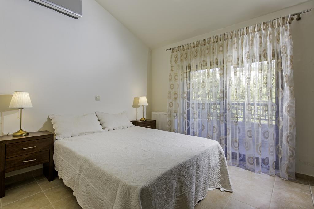 Leyland Vila Faliraki